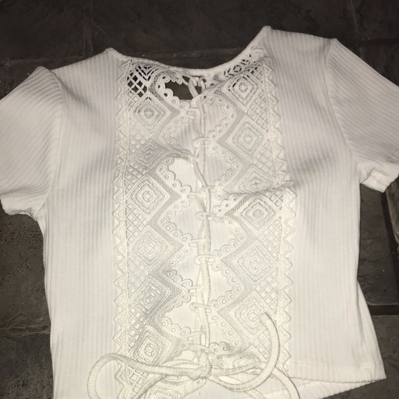 White top - Picture 2 of 4